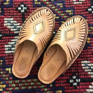 Mohinders slides size 7 (for sale or trade)
